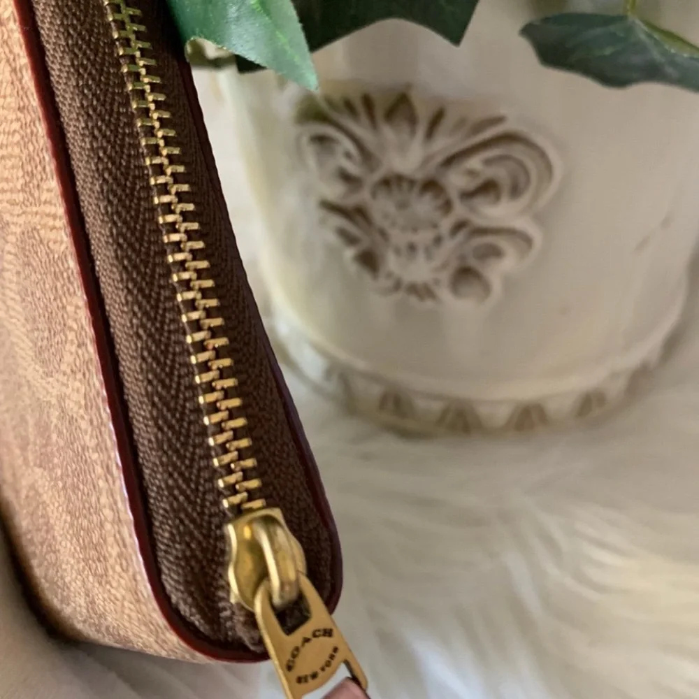 RARE Coach Small Zip Wallet in Signature Canvas With Love Print